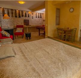 5 Bedroom Istrian Villa Estate with Large Pool and Gardens near Barban, Sleeps 12